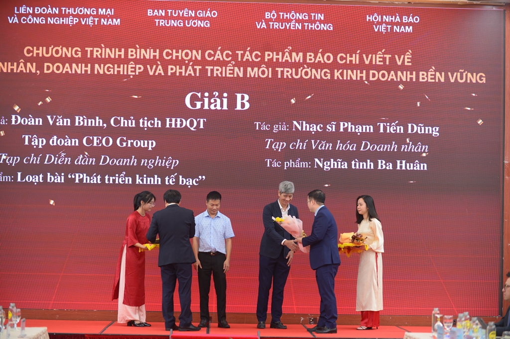 Diễn đàn Báo chí và Doanh nghiệp đồng hành vì Việt Nam phồn vinh, hạnh phúc năm 2024