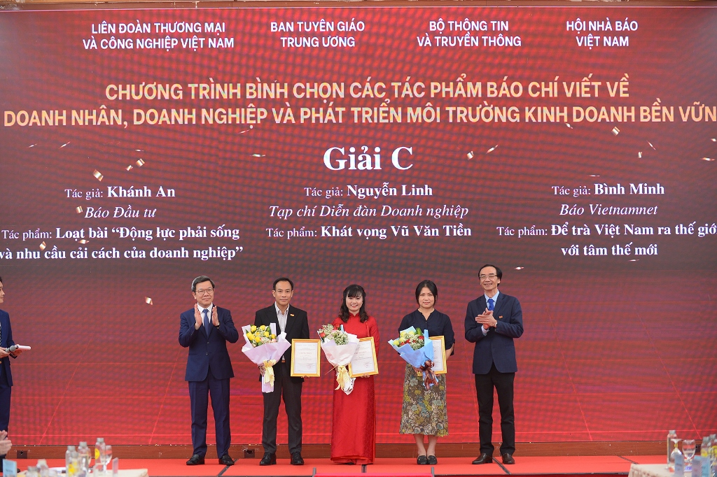 Diễn đàn Báo chí và Doanh nghiệp đồng hành vì Việt Nam phồn vinh, hạnh phúc năm 2024