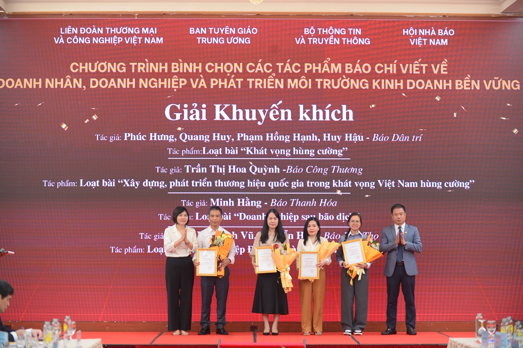 Diễn đàn Báo chí và Doanh nghiệp đồng hành vì Việt Nam phồn vinh, hạnh phúc năm 2024