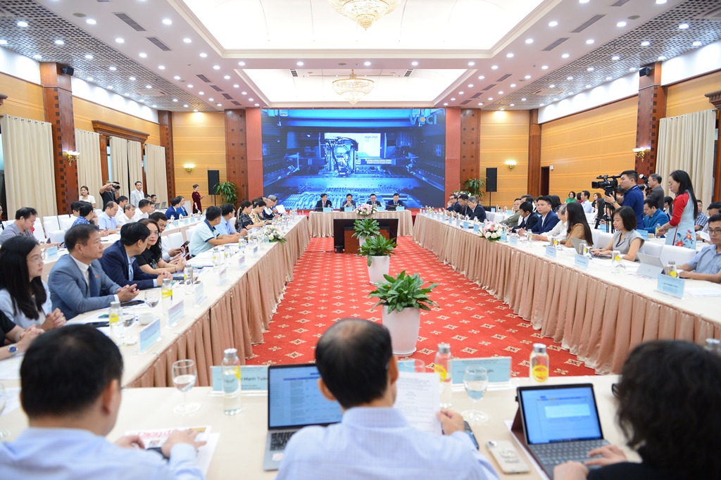 Diễn đàn Báo chí và Doanh nghiệp đồng hành vì Việt Nam phồn vinh, hạnh phúc năm 2024