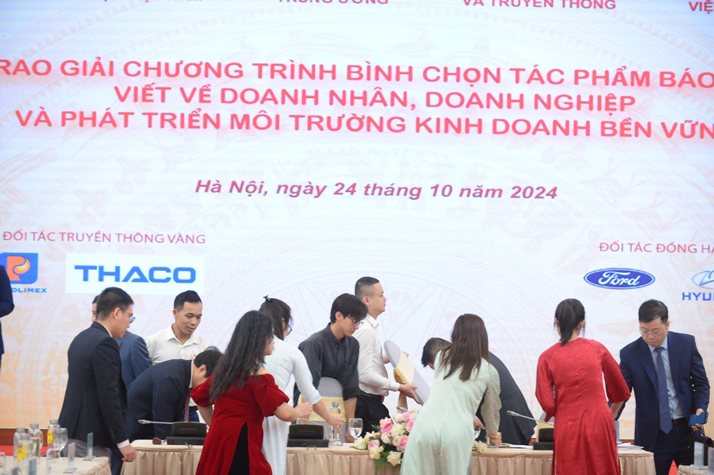 Diễn đàn Báo chí và Doanh nghiệp đồng hành vì Việt Nam phồn vinh, hạnh phúc năm 2024