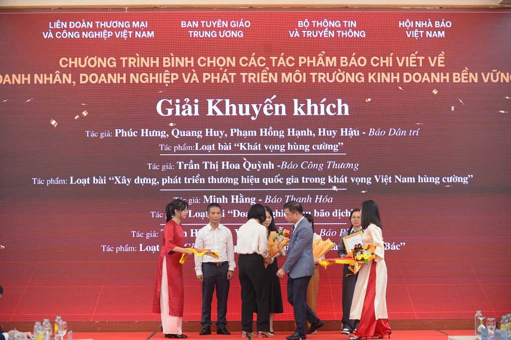 Diễn đàn Báo chí và Doanh nghiệp đồng hành vì Việt Nam phồn vinh, hạnh phúc năm 2024