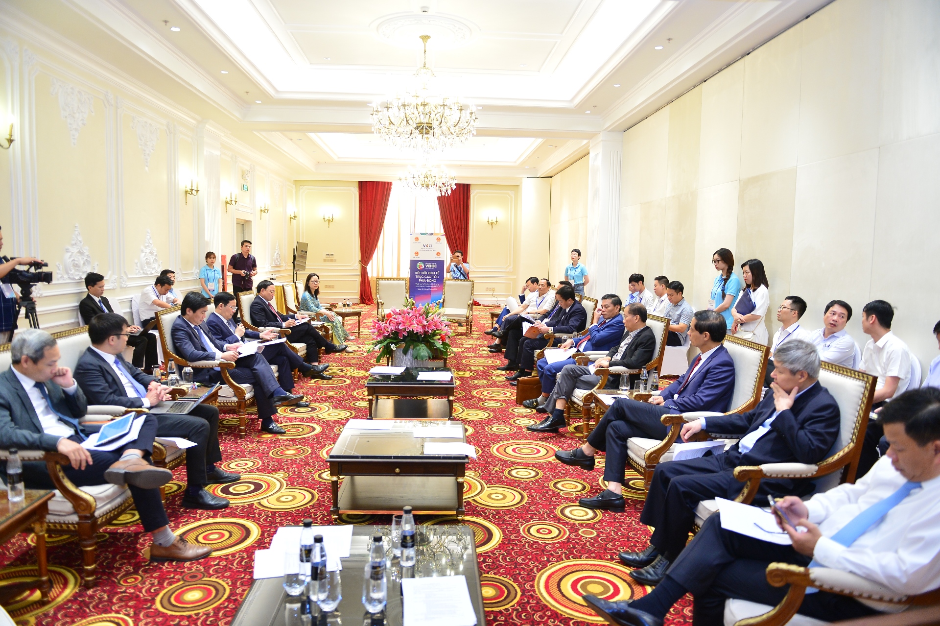 Diễn đàn Kết nối Kinh tế trục cao tốc phía đông (VEHEC) 28/7/2022