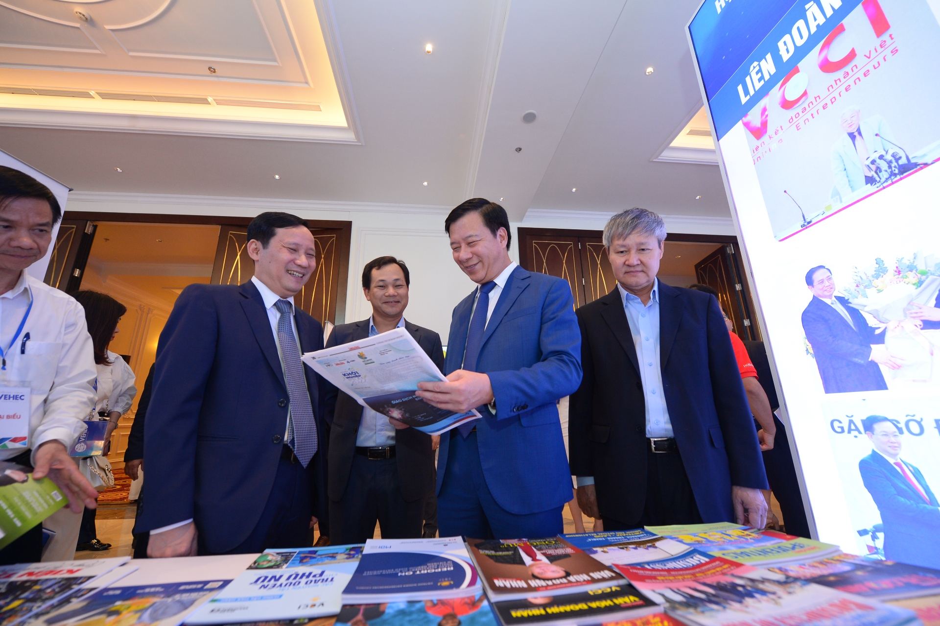 Diễn đàn Kết nối Kinh tế trục cao tốc phía đông (VEHEC) 28/7/2022