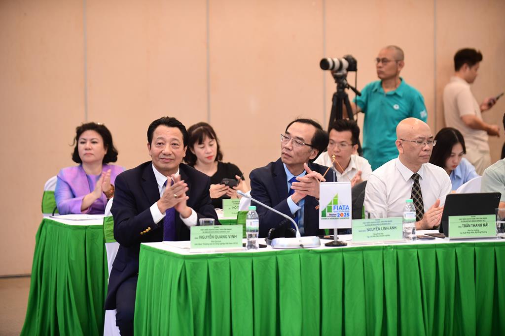 Tọa đàm “Phát triển logistics xanh, thích ứng nhanh và lễ công bố FIATA World Congress 2025 09/7/2025