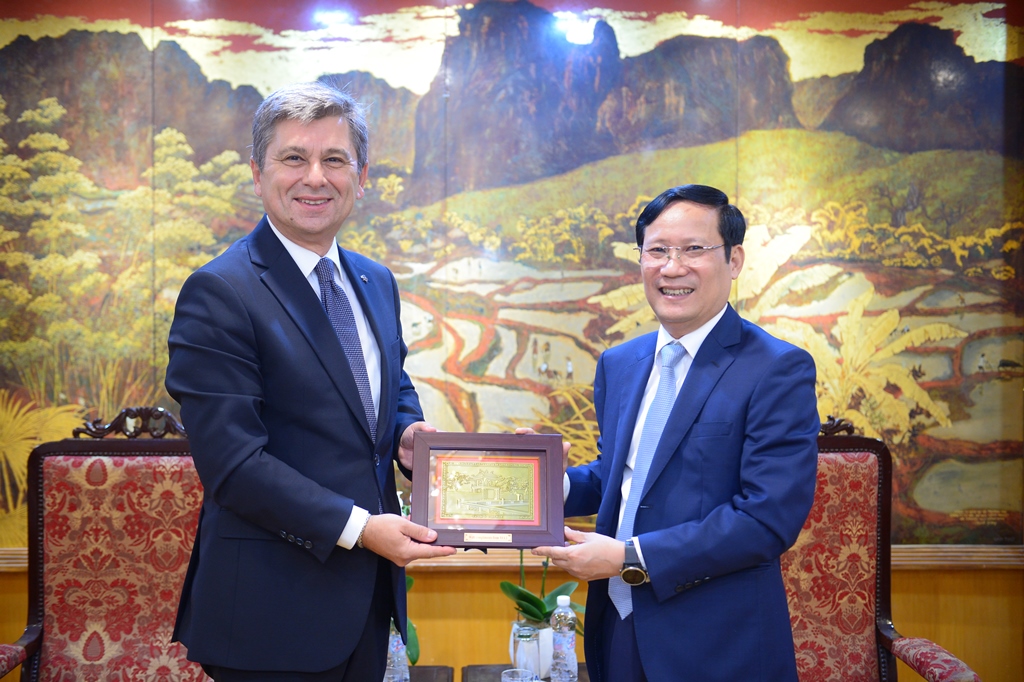 Tọa đàm “Phát triển logistics xanh, thích ứng nhanh và lễ công bố FIATA World Congress 2025 09/7/2025