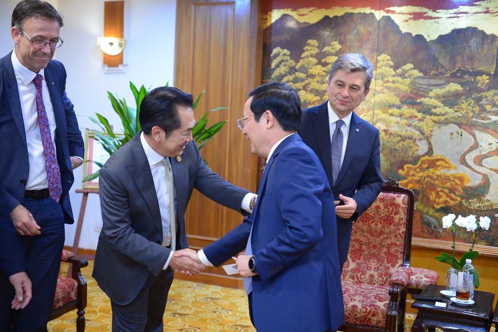 Tọa đàm “Phát triển logistics xanh, thích ứng nhanh và lễ công bố FIATA World Congress 2025 09/7/2025
