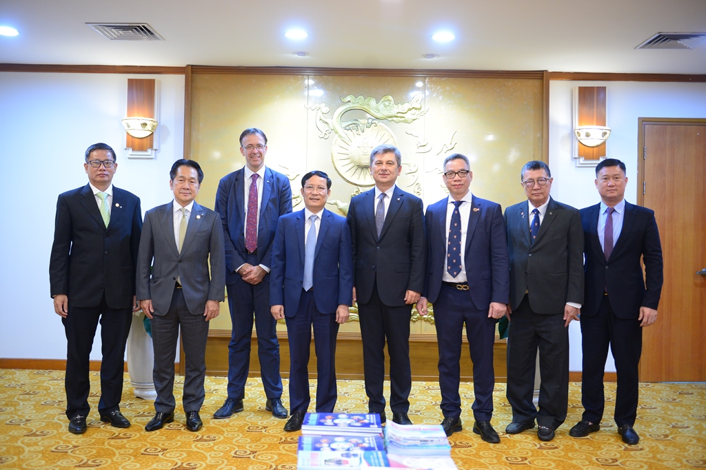 Tọa đàm “Phát triển logistics xanh, thích ứng nhanh và lễ công bố FIATA World Congress 2025 09/7/2025