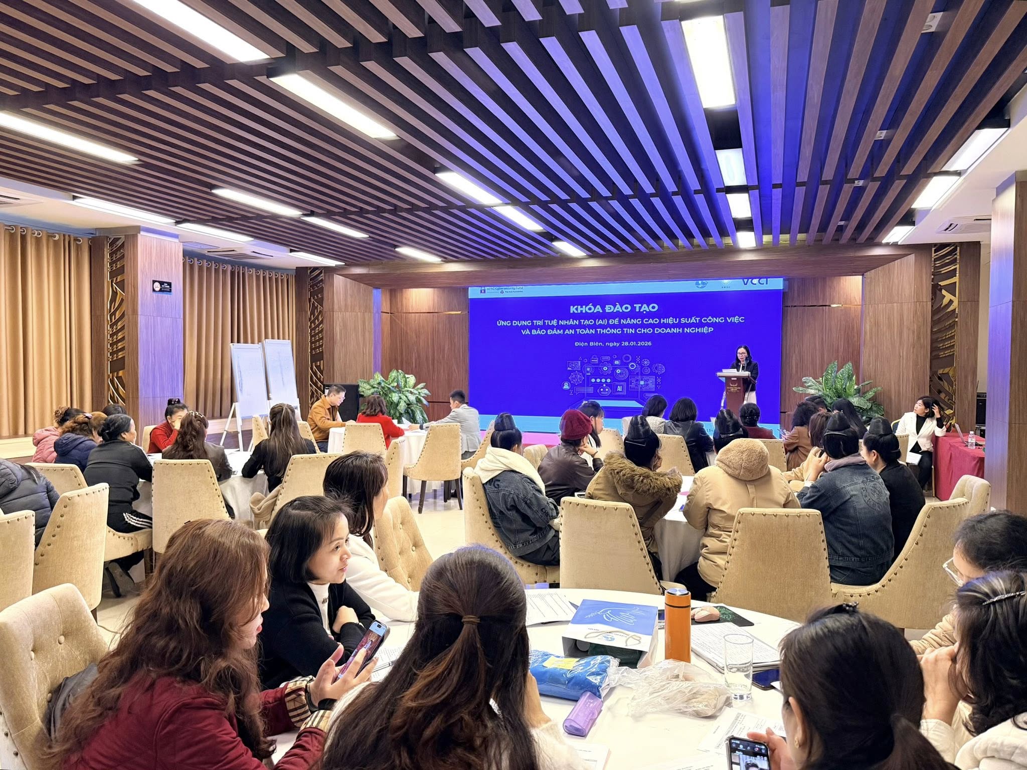 Khóa đạo tạo Trí tuệ nhân tạo (AI) nâng cao hiệu suất công việc và đảm bảo an toàn thông tin cho doanh nghiệp