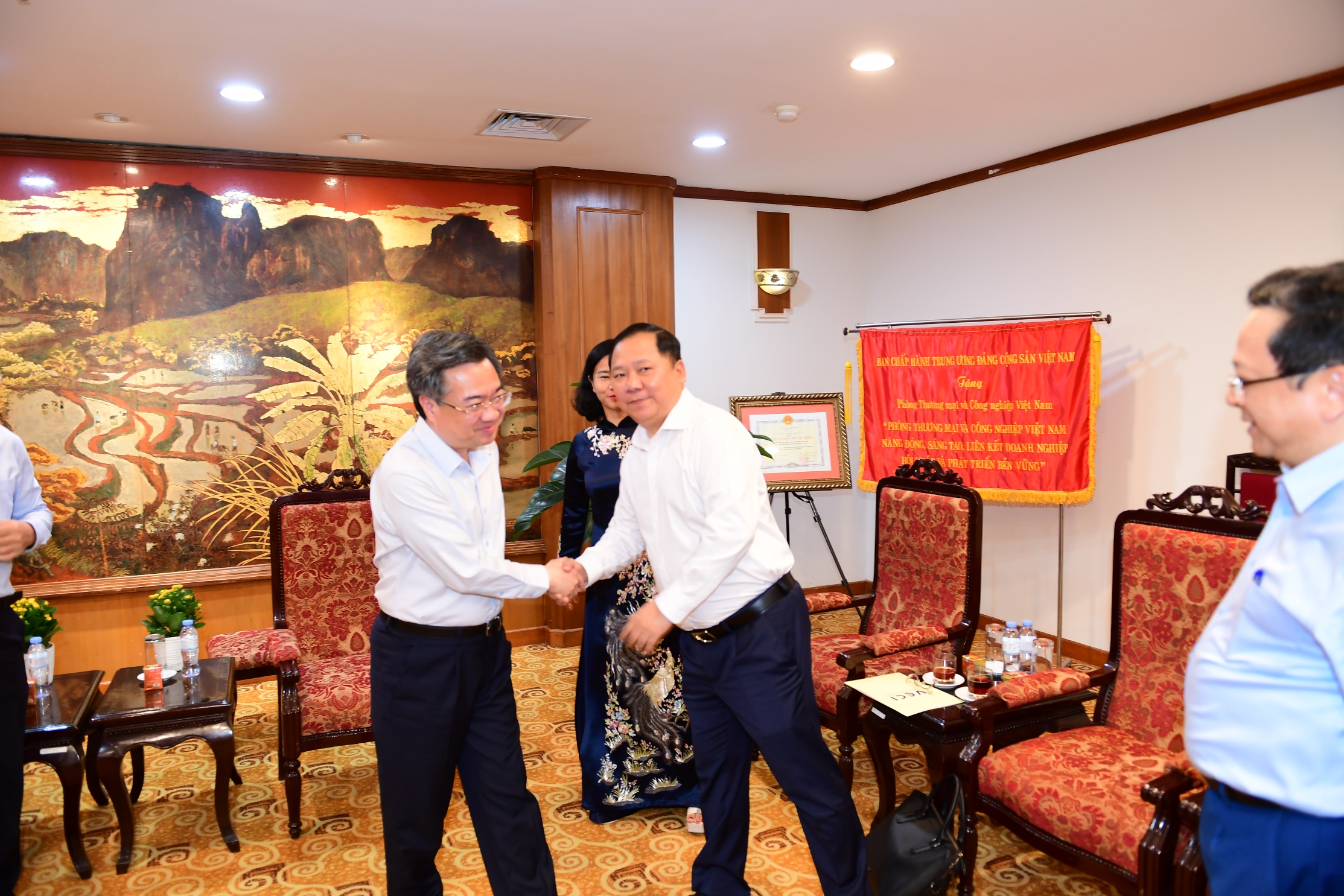 Hội nghị “Doanh nghiệp, doanh nhân tư nhân Việt Nam với đổi mới mô hình phát triển đất nước và chính sách đảng viên làm kinh tế tư nhân” 25/5/2026