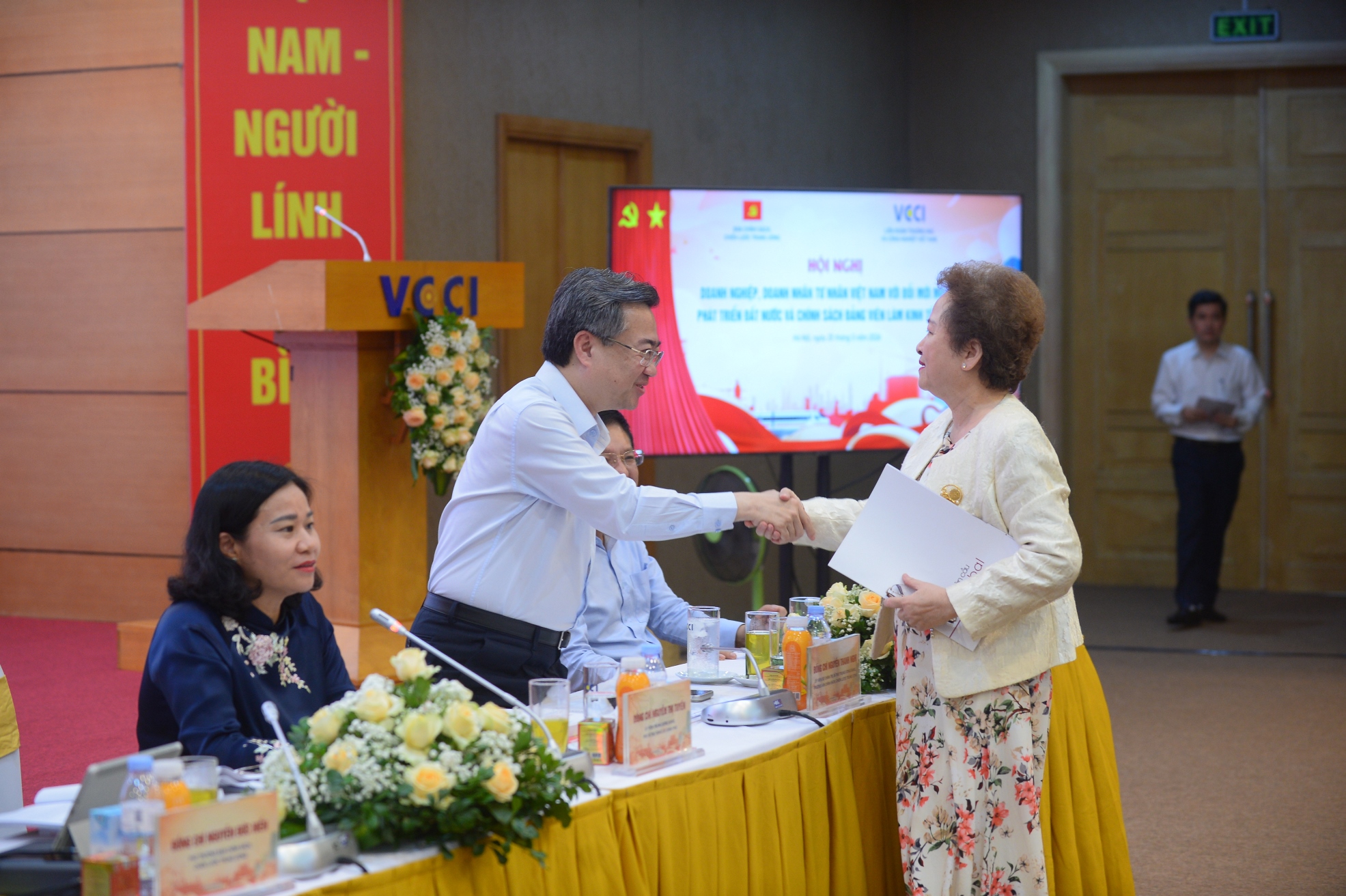 Hội nghị “Doanh nghiệp, doanh nhân tư nhân Việt Nam với đổi mới mô hình phát triển đất nước và chính sách đảng viên làm kinh tế tư nhân” 25/5/2026