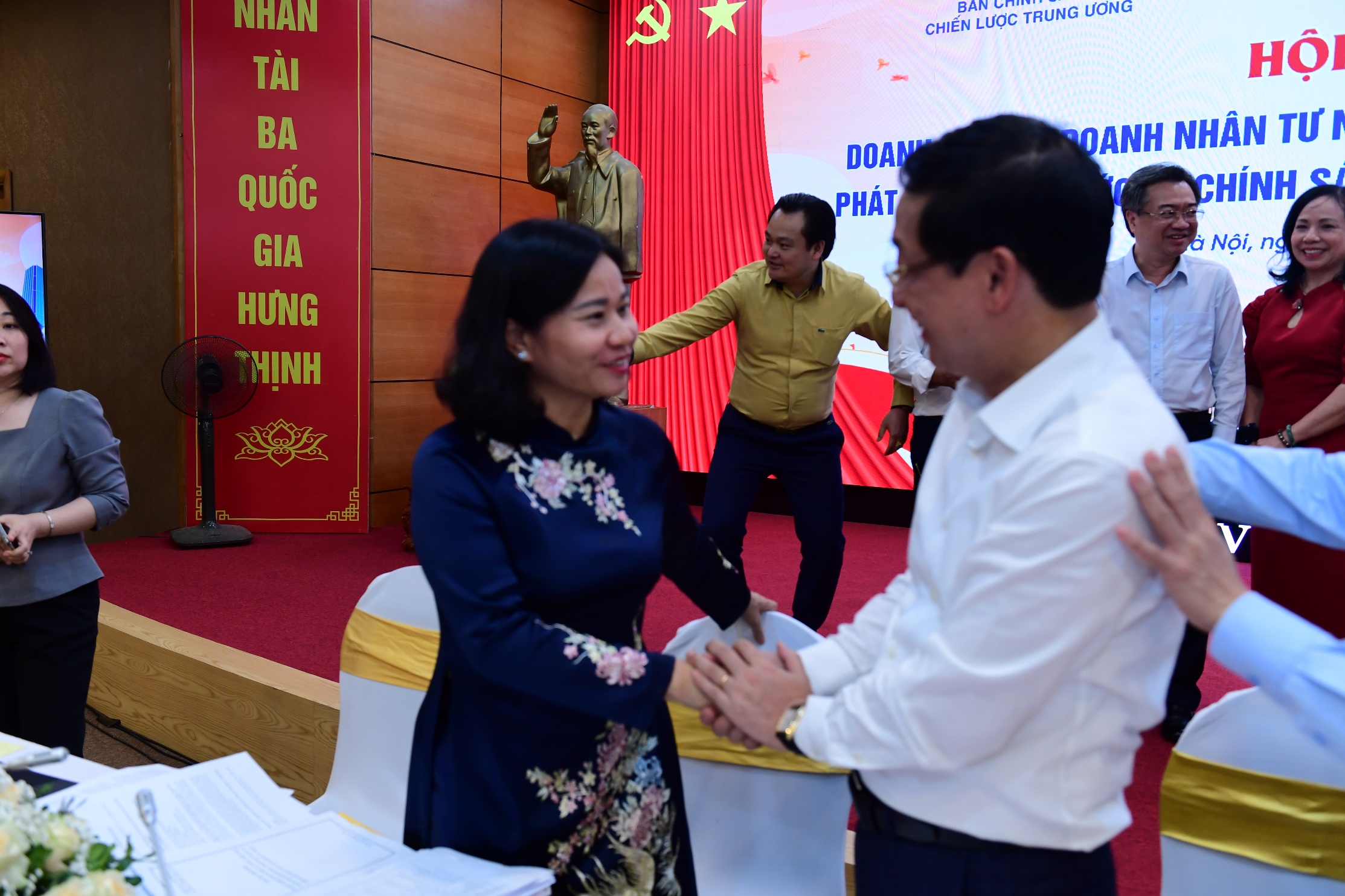 Hội nghị “Doanh nghiệp, doanh nhân tư nhân Việt Nam với đổi mới mô hình phát triển đất nước và chính sách đảng viên làm kinh tế tư nhân” 25/5/2026