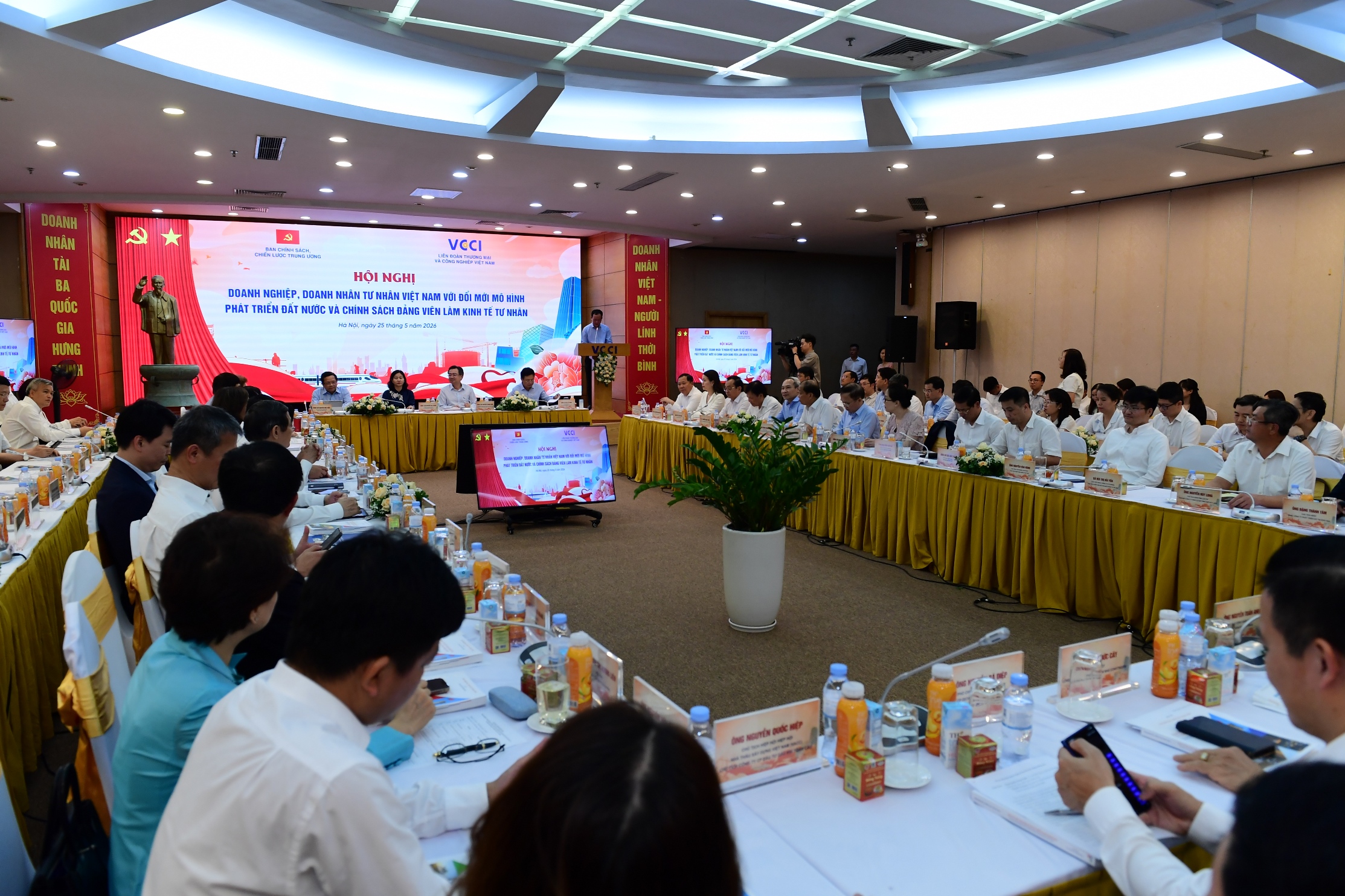 Hội nghị “Doanh nghiệp, doanh nhân tư nhân Việt Nam với đổi mới mô hình phát triển đất nước và chính sách đảng viên làm kinh tế tư nhân” 25/5/2026