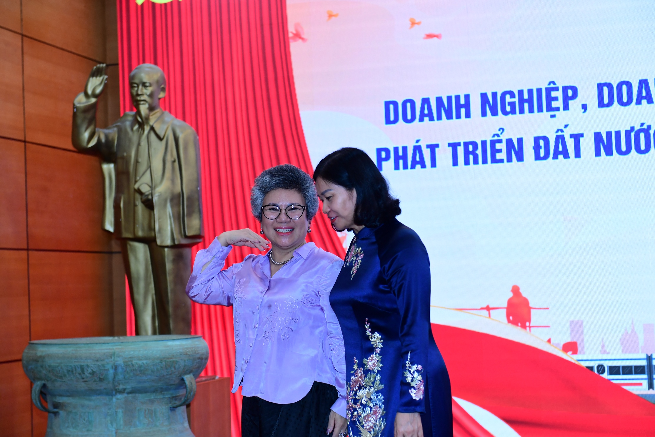 Hội nghị “Doanh nghiệp, doanh nhân tư nhân Việt Nam với đổi mới mô hình phát triển đất nước và chính sách đảng viên làm kinh tế tư nhân” 25/5/2026