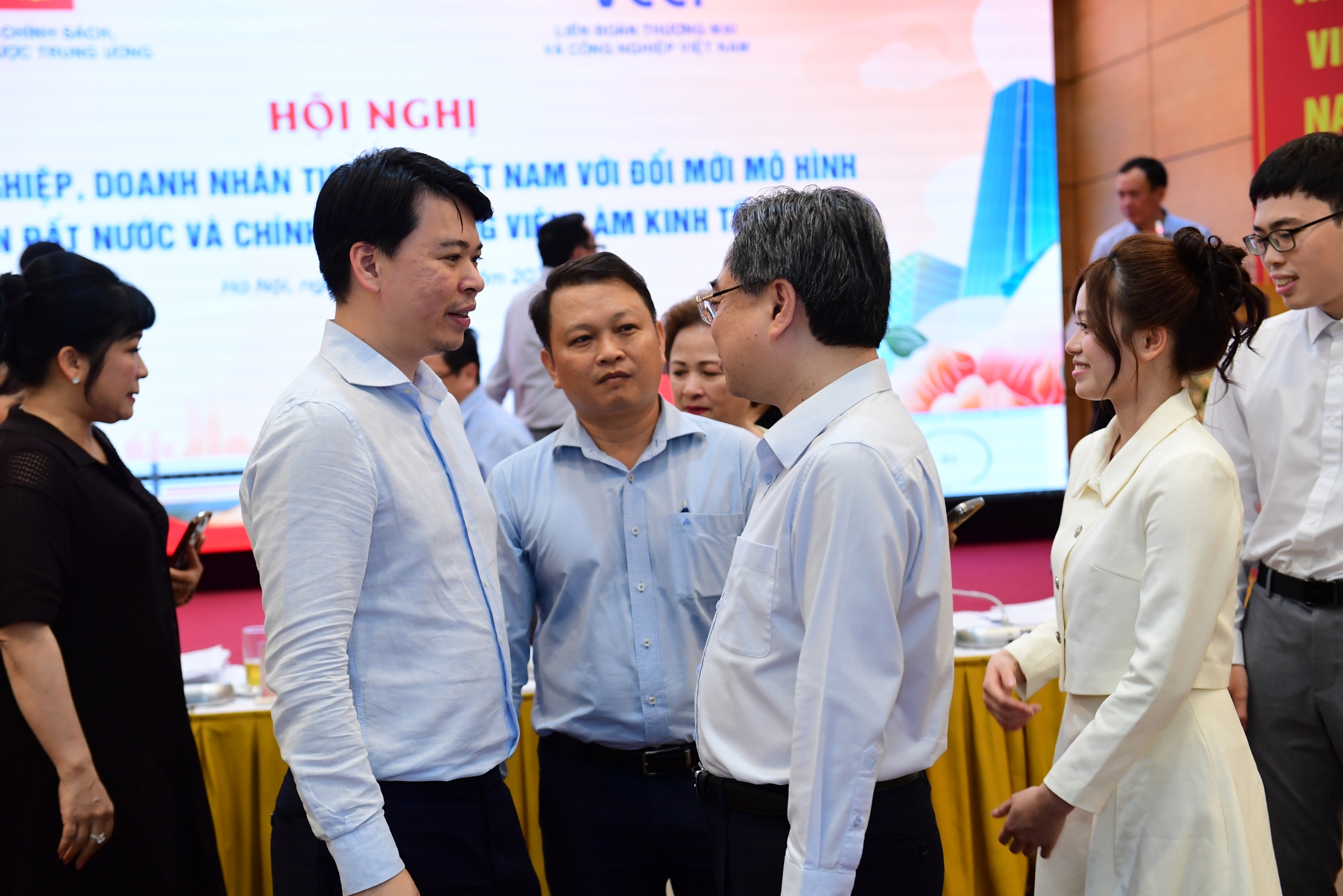 Hội nghị “Doanh nghiệp, doanh nhân tư nhân Việt Nam với đổi mới mô hình phát triển đất nước và chính sách đảng viên làm kinh tế tư nhân” 25/5/2026