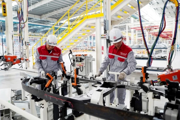 chuyen-doi-kep-de-cong-nghiep-va-thuong-mai-but-toc