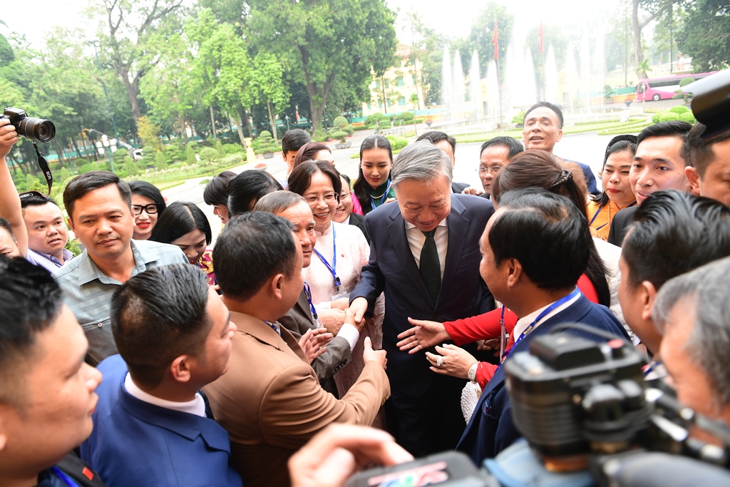 Tổng Bí thư, Chủ tịch nước Tô Lâm gặp gỡ doanh nhân và cộng đồng doanh nghiệp Việt Nam