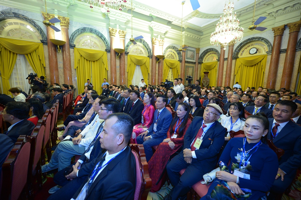 Tổng Bí thư, Chủ tịch nước Tô Lâm gặp gỡ doanh nhân và cộng đồng doanh nghiệp Việt Nam
