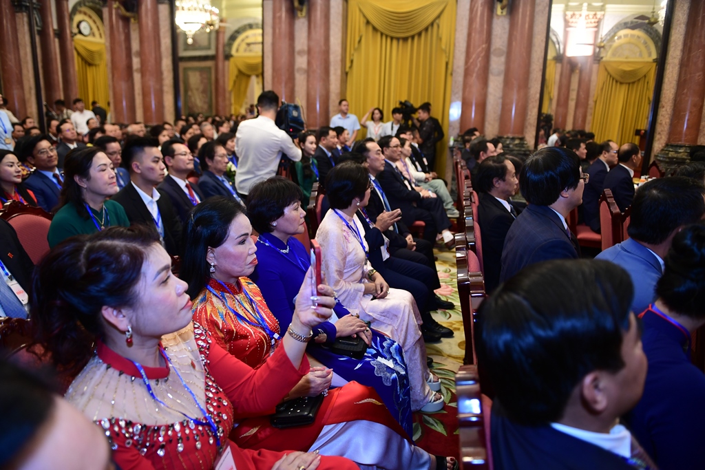 Tổng Bí thư, Chủ tịch nước Tô Lâm gặp gỡ doanh nhân và cộng đồng doanh nghiệp Việt Nam