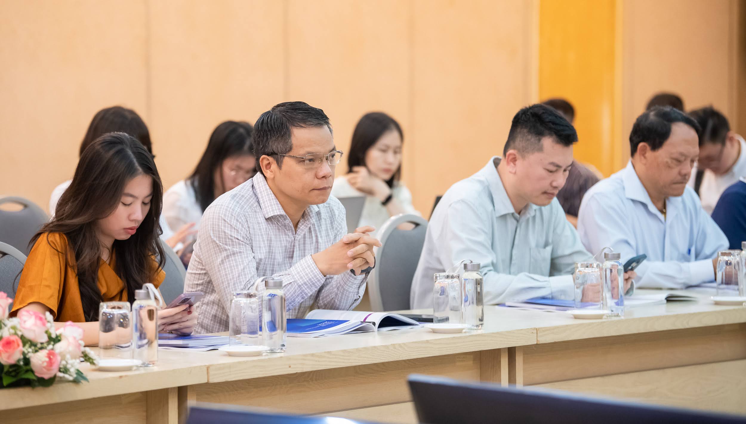 Dòng chảy pháp luật kinh doanh Việt Nam 2024 và  Báo cáo đánh giá về tiêu chuẩn và quy chuẩn kỹ thuật 22/4/2025