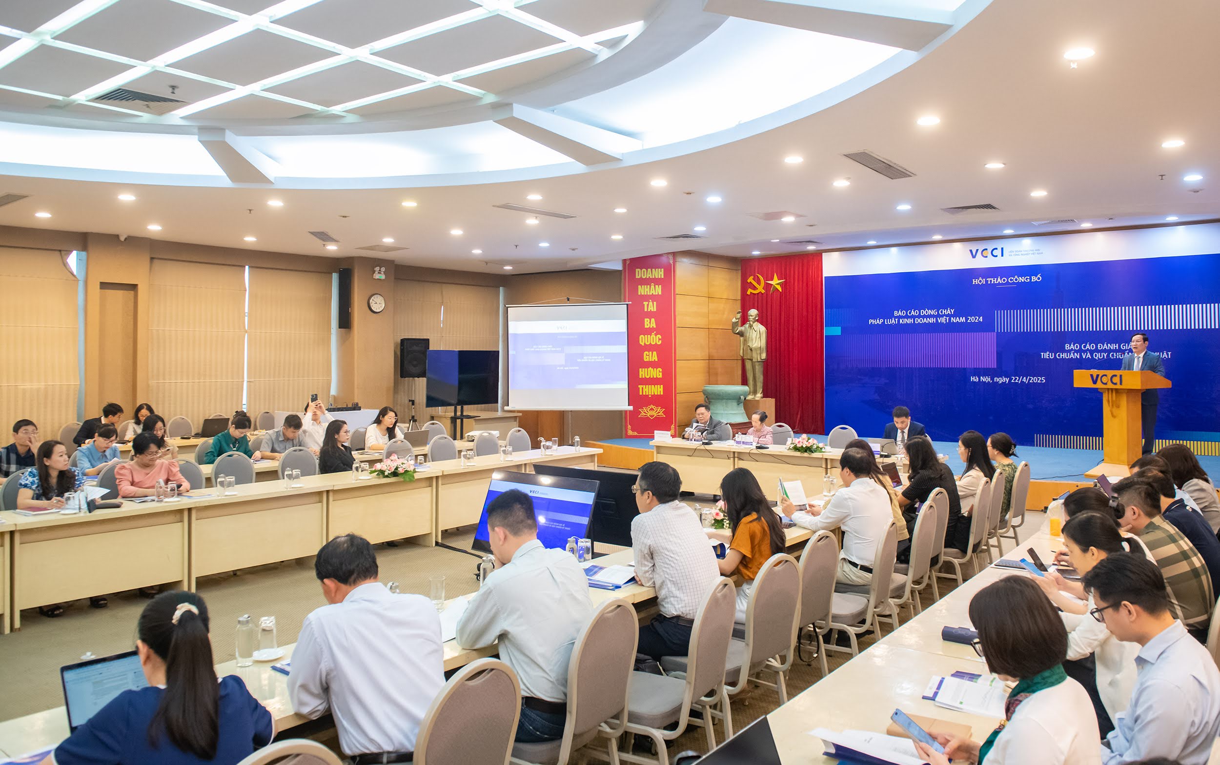 Dòng chảy pháp luật kinh doanh Việt Nam 2024 và  Báo cáo đánh giá về tiêu chuẩn và quy chuẩn kỹ thuật 22/4/2025