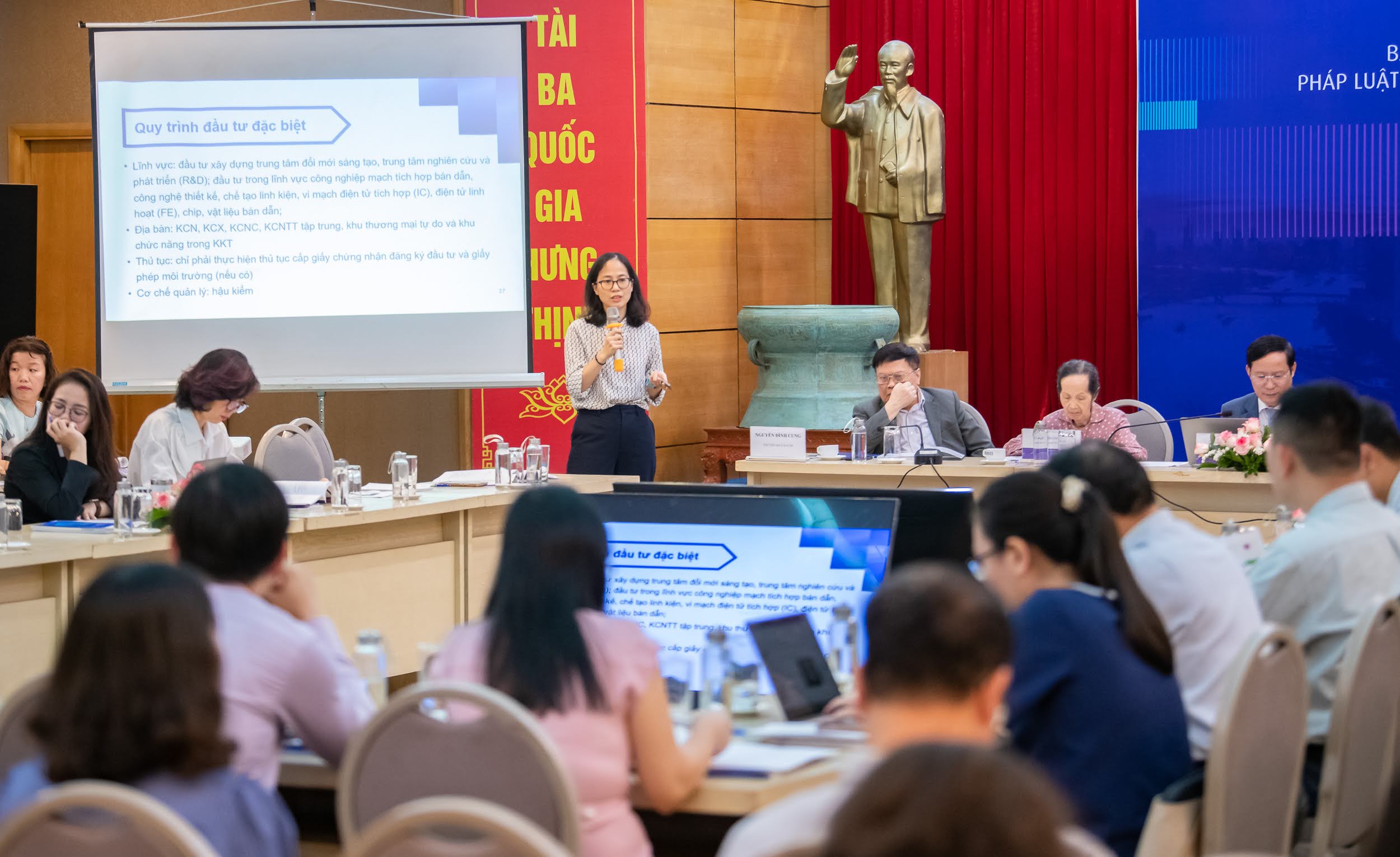 Dòng chảy pháp luật kinh doanh Việt Nam 2024 và  Báo cáo đánh giá về tiêu chuẩn và quy chuẩn kỹ thuật 22/4/2025