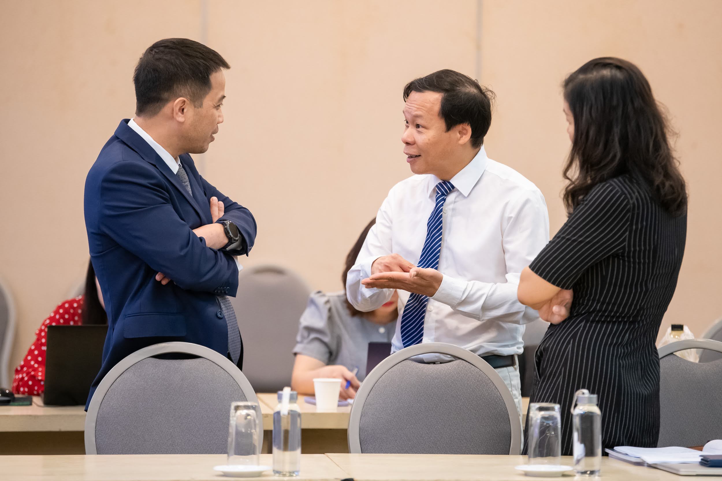 Dòng chảy pháp luật kinh doanh Việt Nam 2024 và  Báo cáo đánh giá về tiêu chuẩn và quy chuẩn kỹ thuật 22/4/2025