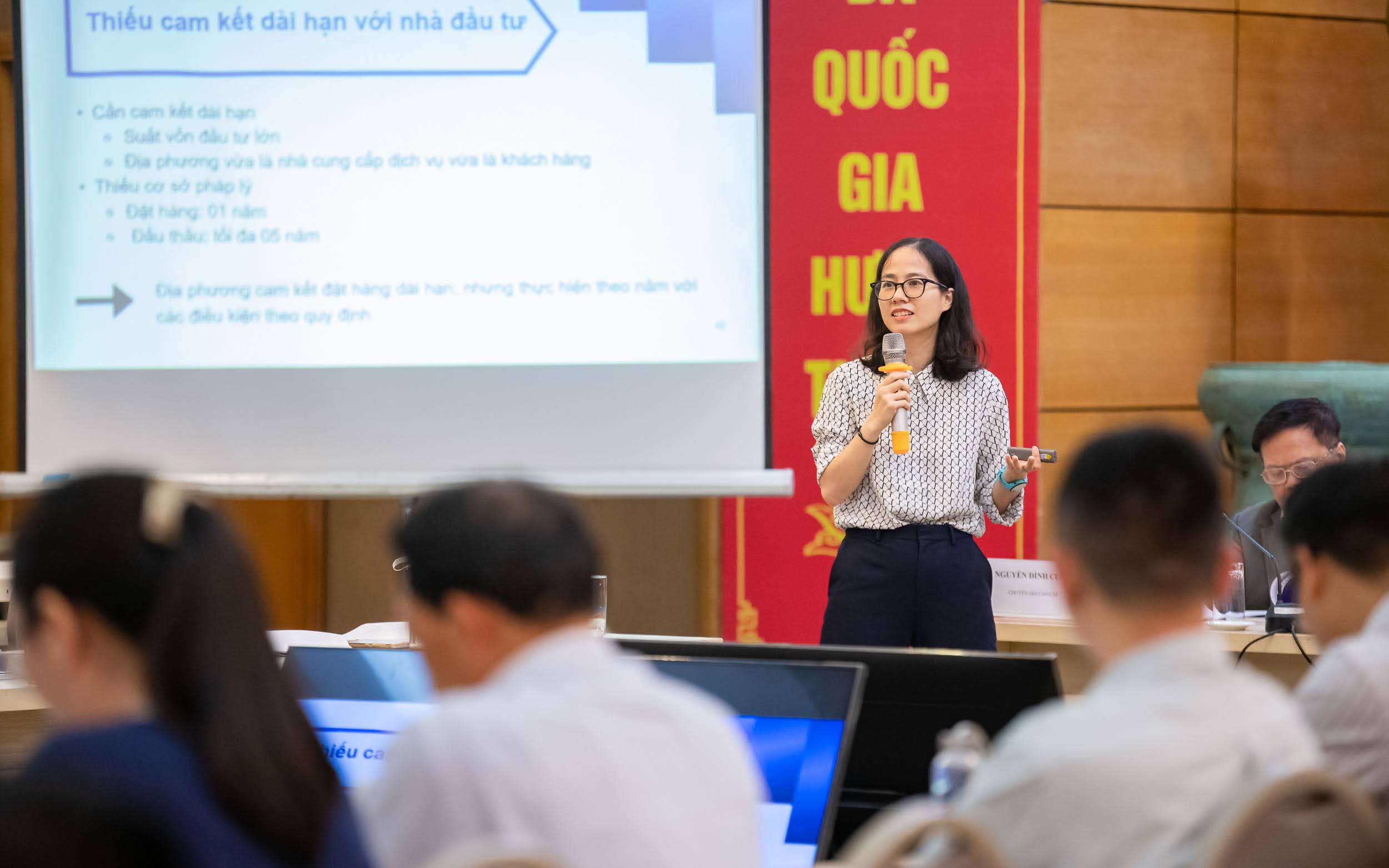 Dòng chảy pháp luật kinh doanh Việt Nam 2024 và  Báo cáo đánh giá về tiêu chuẩn và quy chuẩn kỹ thuật 22/4/2025