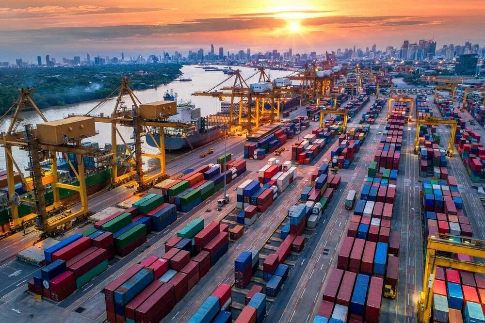 thuong-mai-toan-cau-doi-mat-khung-hoang-nghiem-trong-nhat-trong-8-thap-ky