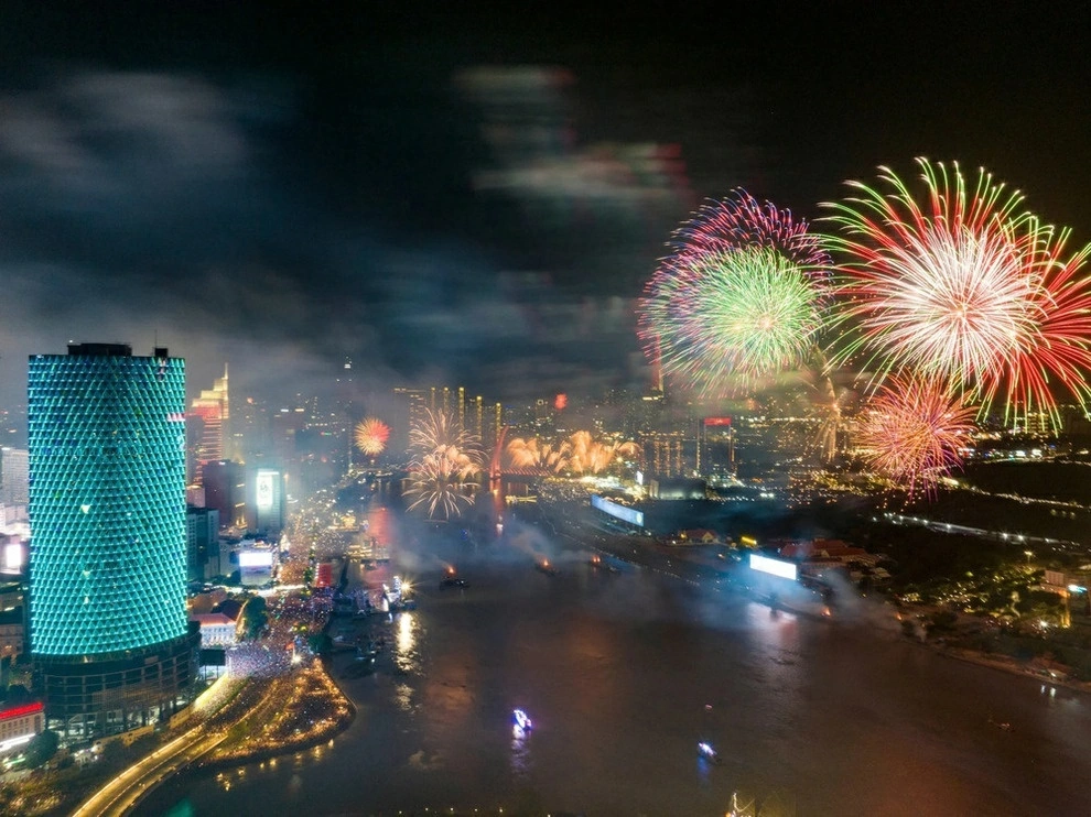 40-nam-doi-moi-tu-mo-cua-hoi-nhap-den-kien-tao-nen-tang-phat-trien