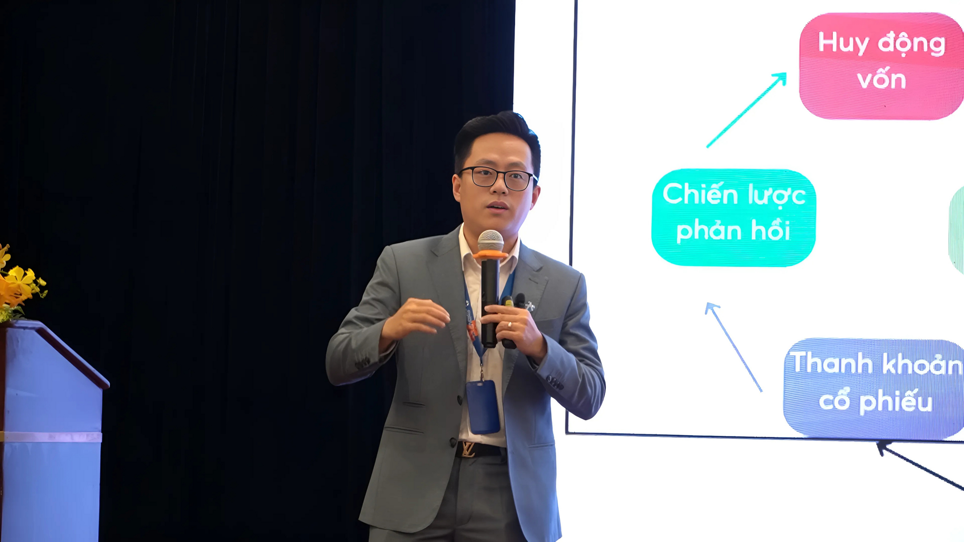 mo-toang-room-ngoai-lo-doanh-nghiep-viet-bi-thau-tom