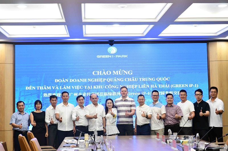 lanh-dao-green-i-park-va-doan-doanh-nghiep-quang-chau--trung-quoc-chup-anh-luu-niemjpg1779885103.JPG