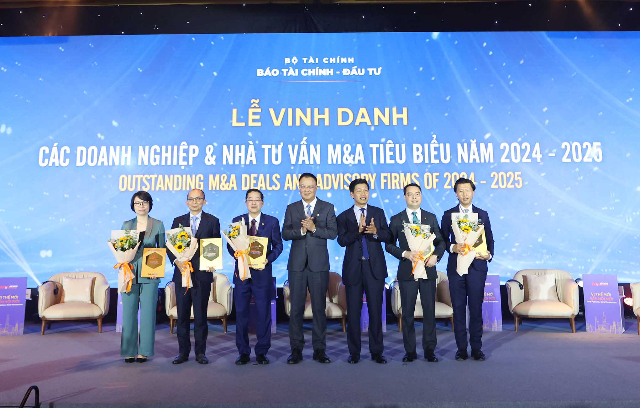 3_Vinh danh các doanh nghiệp và nhà tư vấn.jpg 3_Vinh danh các doanh nghiệp và nhà tư vấn.jpg