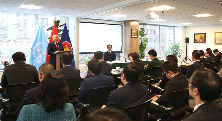 thiet-thuc-dong-gop-cho-cac-hoat-dong-ket-noi-thu-hut-dau-tu-vao-vifc