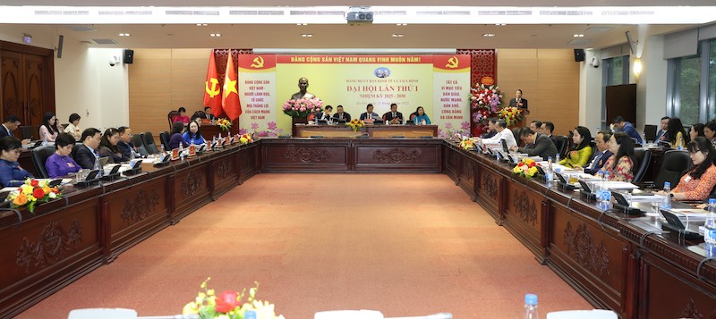 thao-go-diem-nghen-lay-nguoi-dan-doanh-nghiep-lam-trung-tam-trong-xay-dung-phap-luat1750499848.JPG