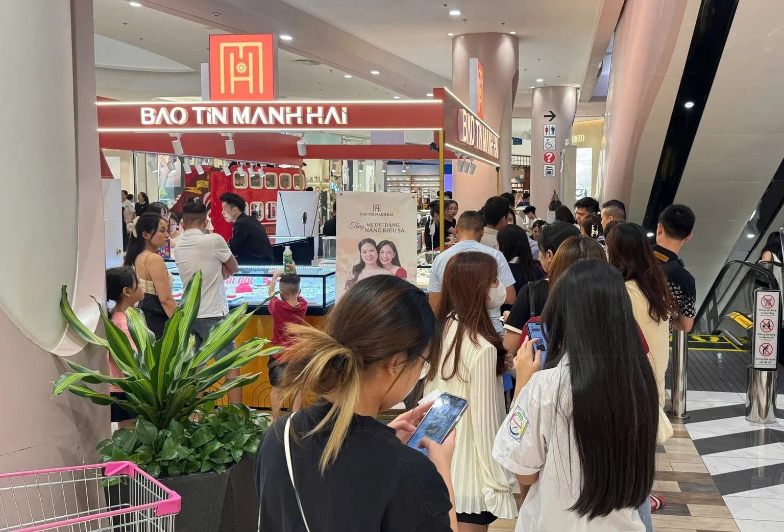 Cú sốc đầu 2026, một tháng 'điên loạn' của giá vàng và bạc