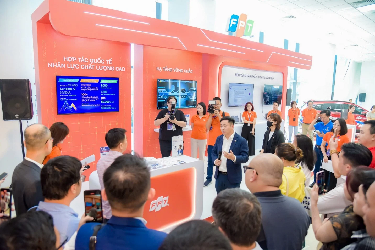 tong-giam-doc-fpt-chung-toi-dat-muc-tieu-thach-thuc-nhung-khong-chu-quan