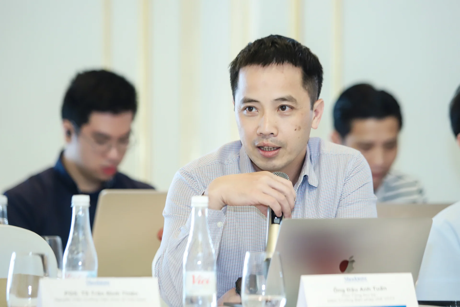 lo-ngai-hieu-ung-chuyen-huong-thuong-mai-khi-hang-trung-quoc-bi-bit-cua-sang-my