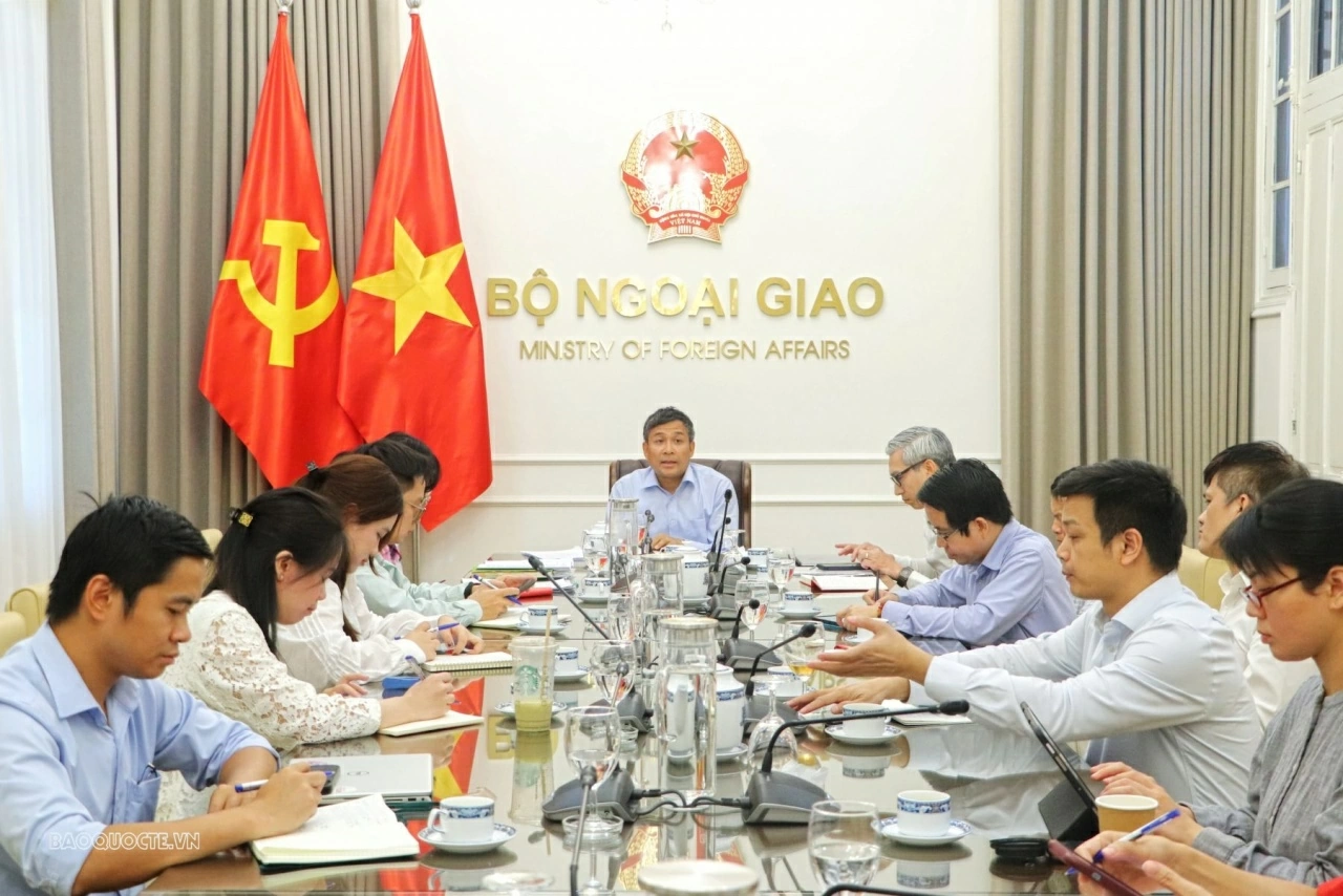 thu-truong-thuong-truc-nguyen-minh-vu-chu-tri-cuoc-hop-ra-soat-cong-tac-chuan-bi-nam-apec-2027