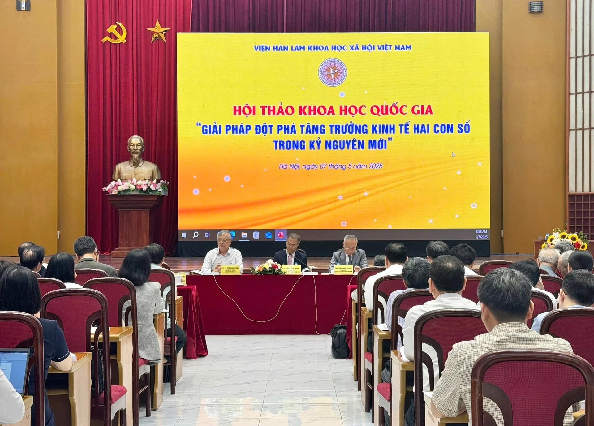 'Cần kiến tạo đột phá thực chất để đạt tăng trưởng 2 con số'