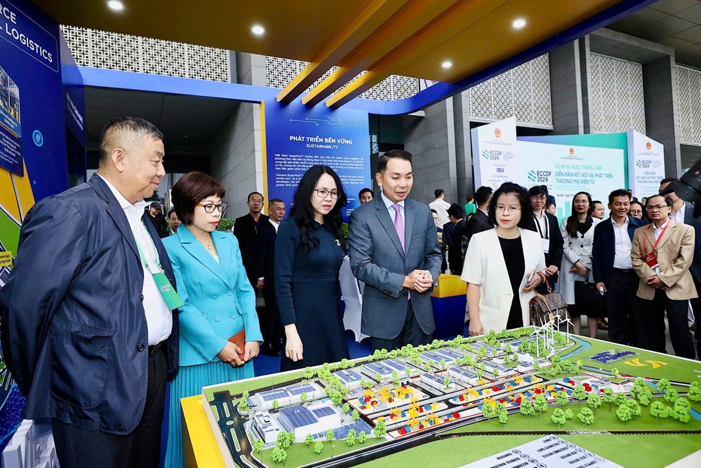 thuong-mai-dien-tu-xuyen-bien-gioi-co-hoi-xuat-khau-cho-san-pham-viet