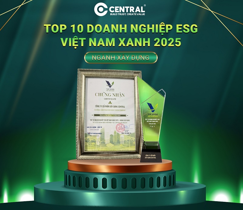 Hình 2 Cúp và bằng khen Top 10.jpg