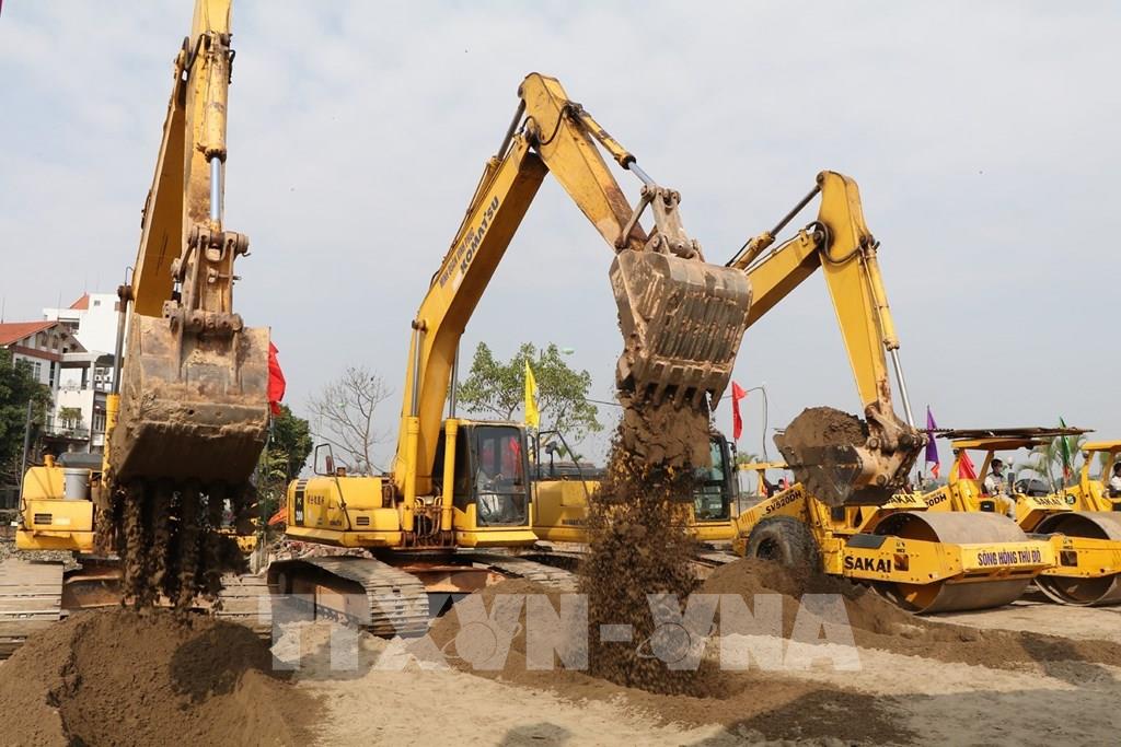 Nhà thầu xây dựng mắc kẹt trong “vòng xoáy” chi phí