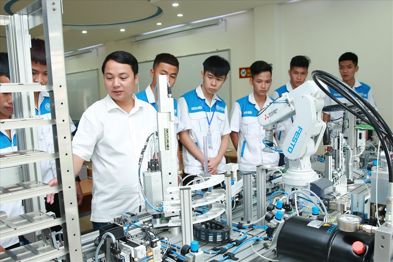Phát huy vai trò kinh tế nhà nước trong nắm giữ công nghệ nguồn