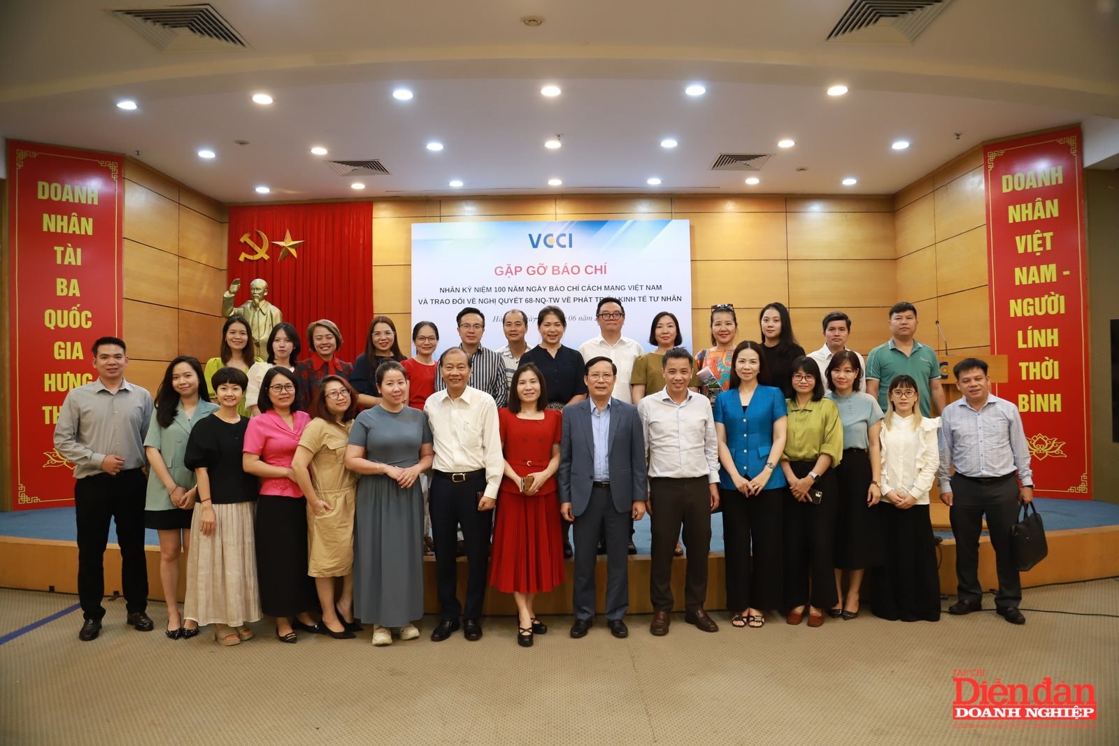 vcci-dong-hanh-cung-bao-chi-dong-hanh-vi-su-phat-trien-kinh-te-tu-nhan