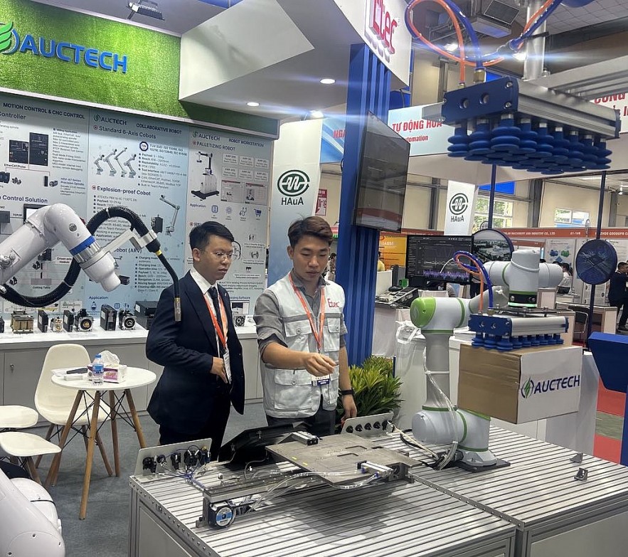 hon-300-doanh-nghiep-tham-gia-vinamac-expo-2025