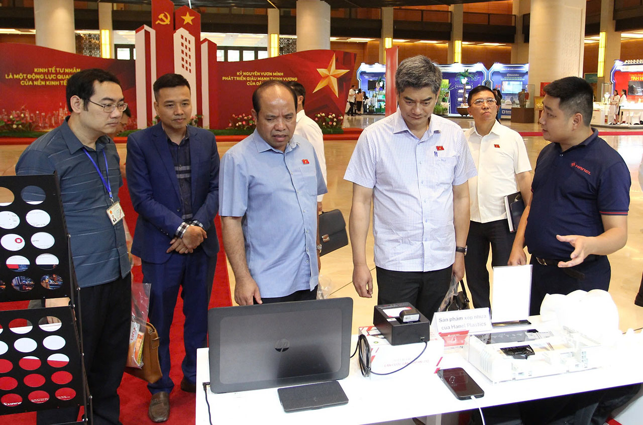 Gian h&agrave;ng Hanel 3.jpg