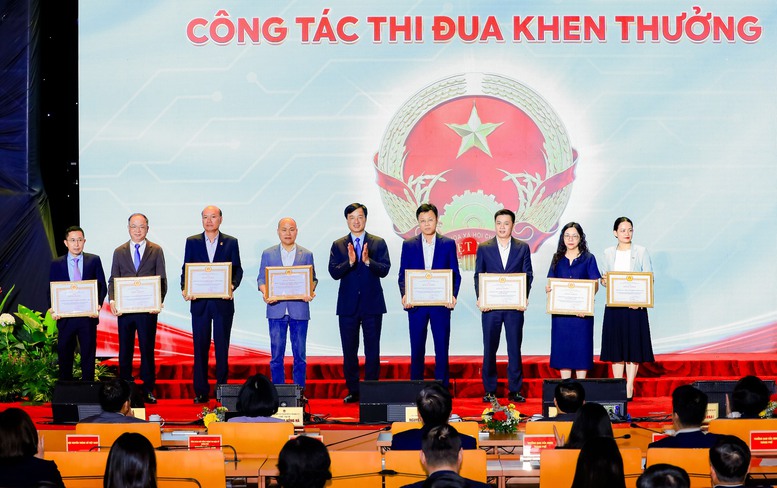 fpt-dua-tro-ly-ai-phan-tich-kien-nghi-cu-tri-cho-hdnd-tp-ha-noi