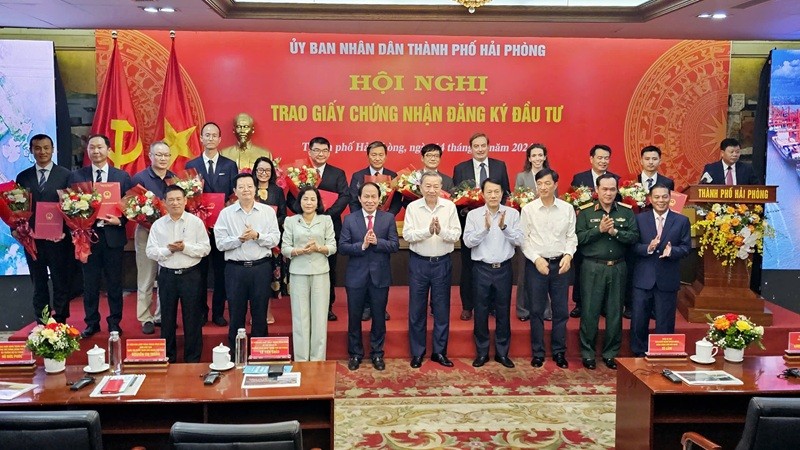 Hải Phòng trao chứng nhận đầu tư cho 12 dự án với tổng vốn 1,8 tỷ USD