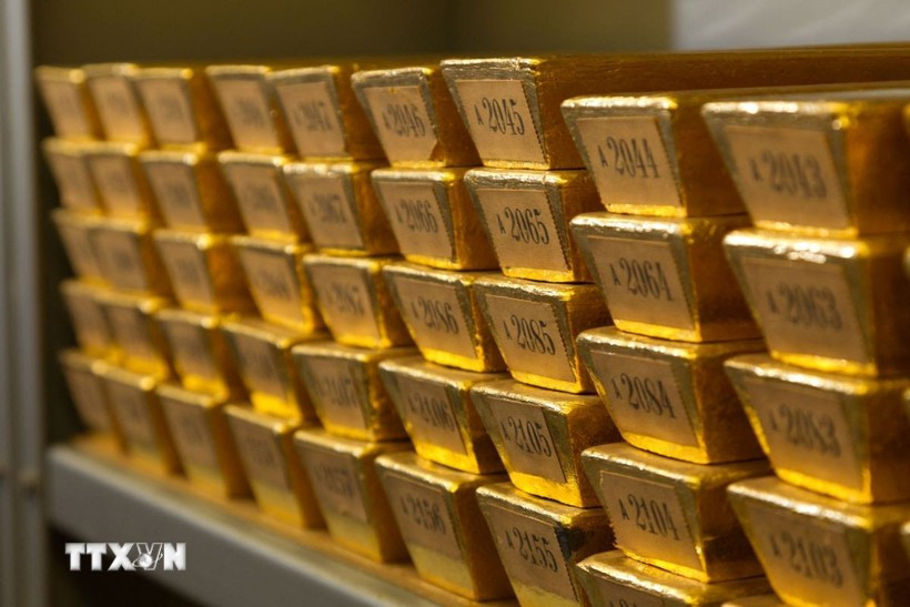 vi-sao-nha-dau-tu-tu-bo-trai-phieu-de-chuyen-sang-vang-trong-nam-2025